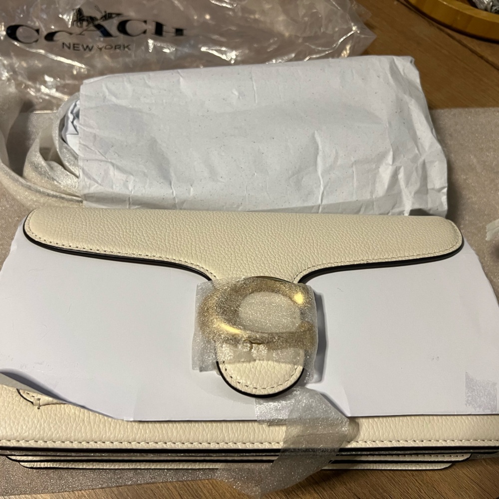 COACH Pebble Tabby 26 (Chalk)